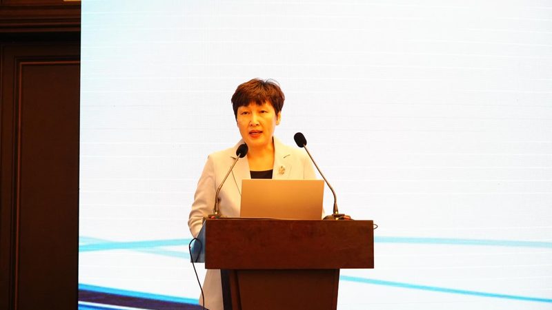 以下是一些上海地区代账公司的收费标准，仅供参考：